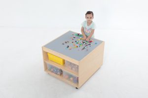 שולחן לגו נייד כולל מדפי אחסון